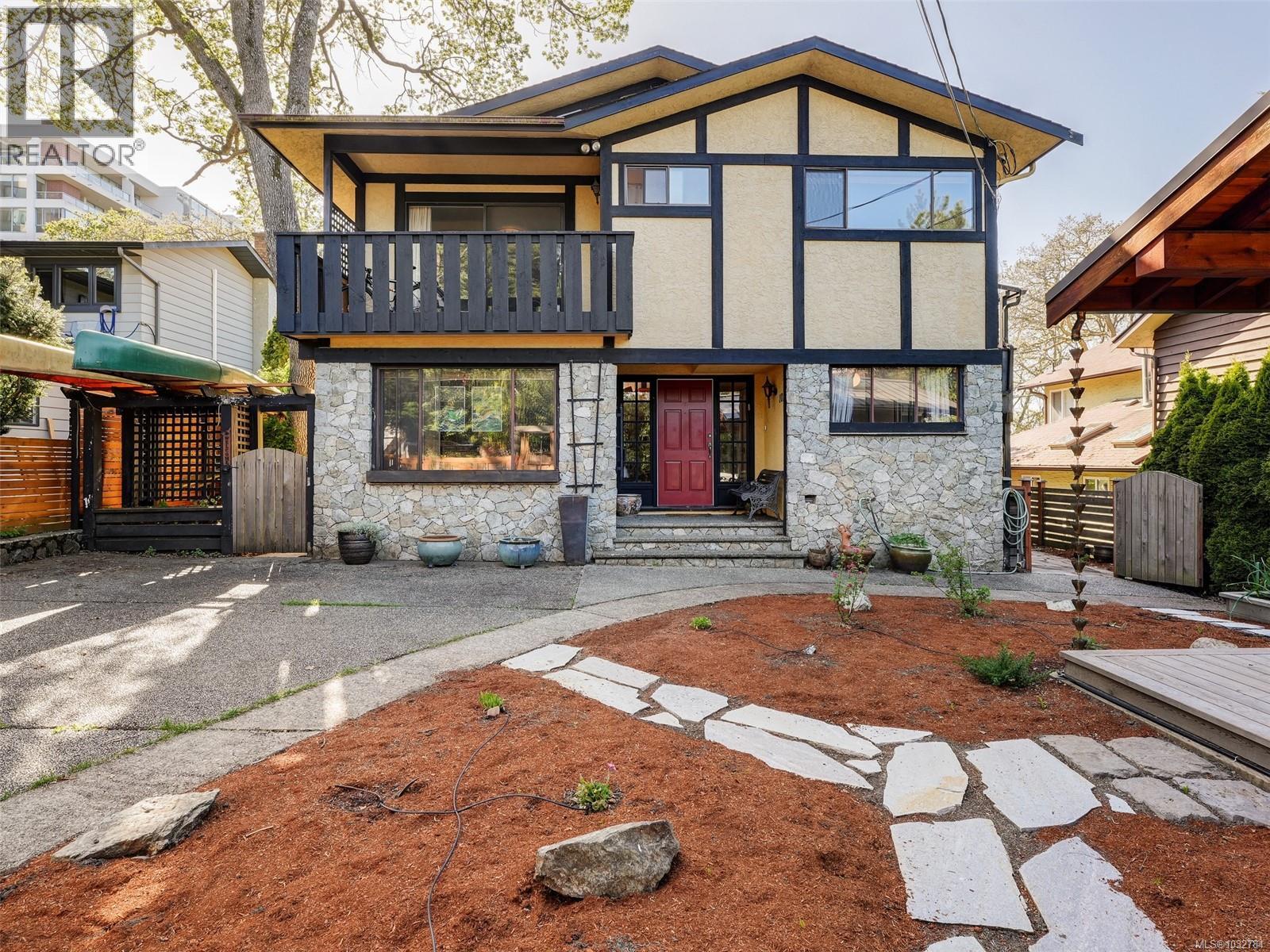 1018 Terrace Ave, Victoria, British Columbia