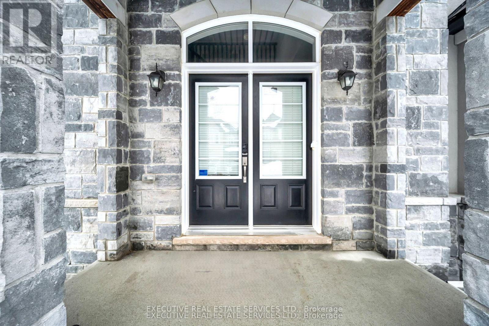 13 Masken Circle, Brampton, Ontario  L7A 4J2 - Photo 4 - W13073338