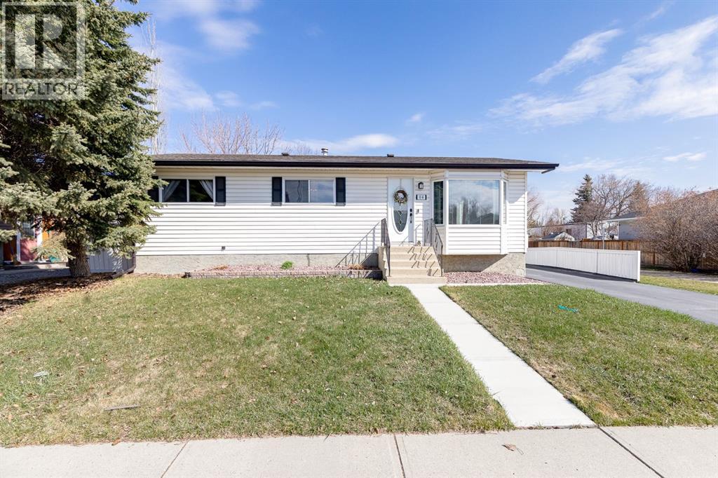 84 Big Springs Drive SE, Airdrie, Alberta  T4A 1K2 - Photo 2 - A2304320