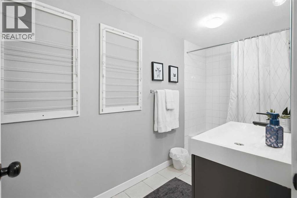 72 Woodview Court SW, Calgary, Alberta  T2W 4X4 - Photo 21 - A2306271