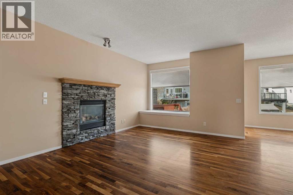 11 Valley Crest Rise NW, Calgary, Alberta  T3B 5W8 - Photo 8 - A2307013