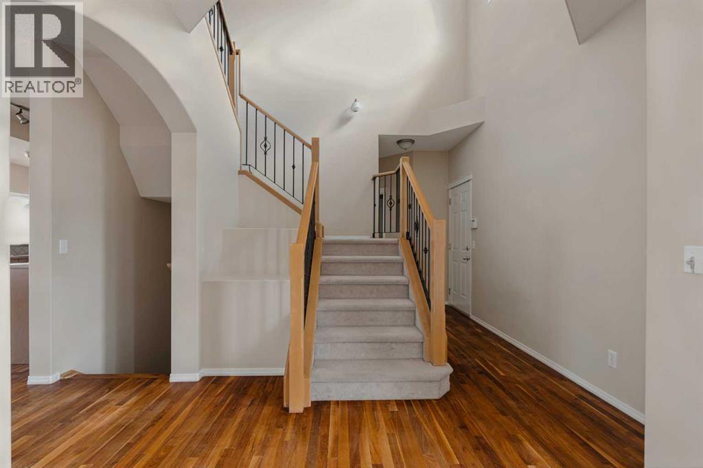 11 Valley Crest Rise NW, Calgary, Alberta  T3B 5W8 - Photo 6 - A2307013