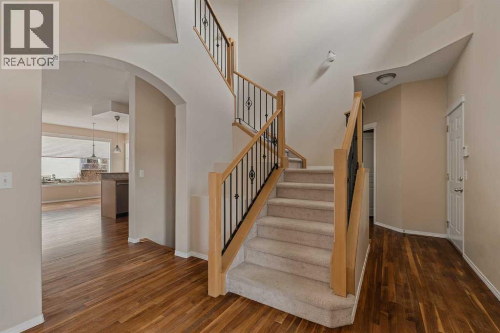 11 Valley Crest Rise NW, Calgary, Alberta  T3B 5W8 - Photo 7 - A2307013