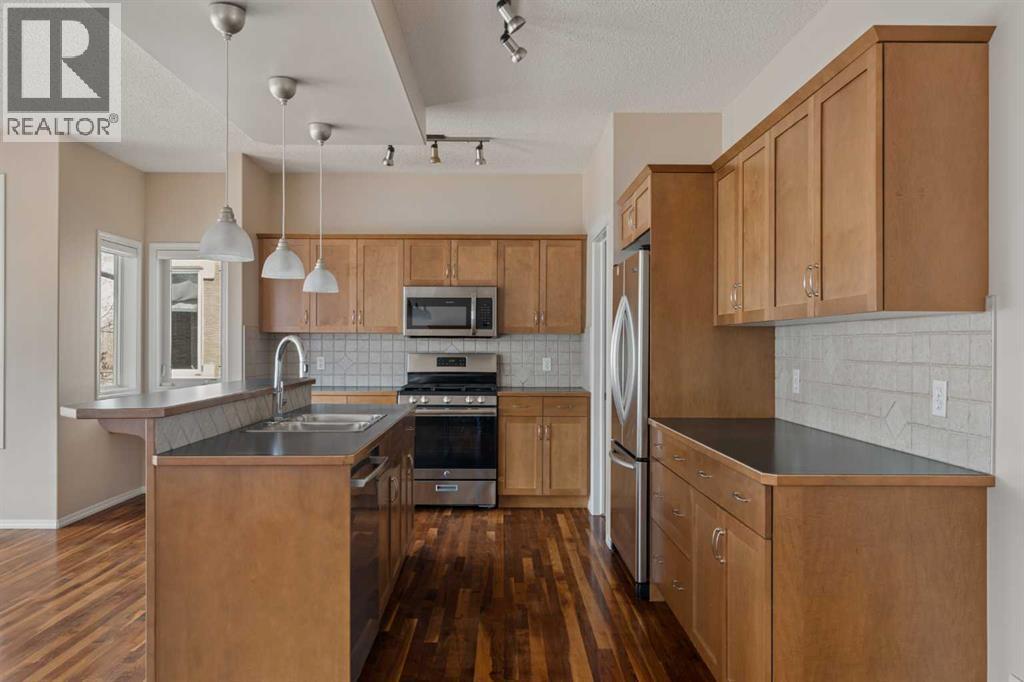 11 Valley Crest Rise NW, Calgary, Alberta  T3B 5W8 - Photo 11 - A2307013