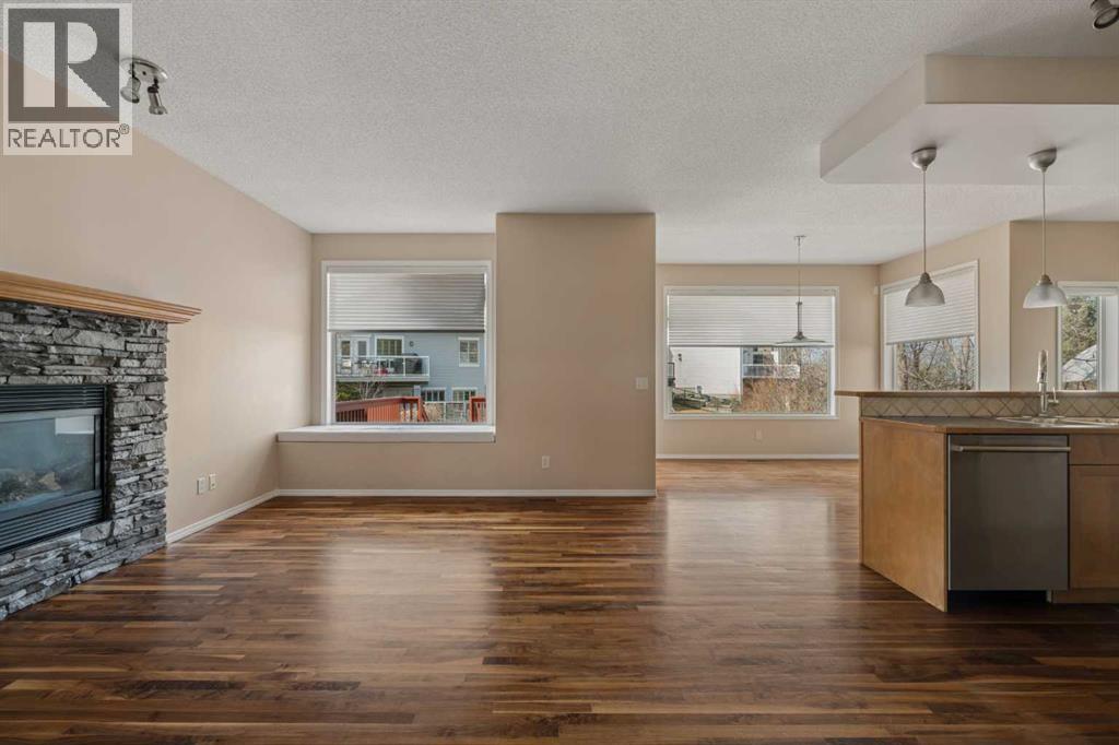 11 Valley Crest Rise NW, Calgary, Alberta  T3B 5W8 - Photo 9 - A2307013