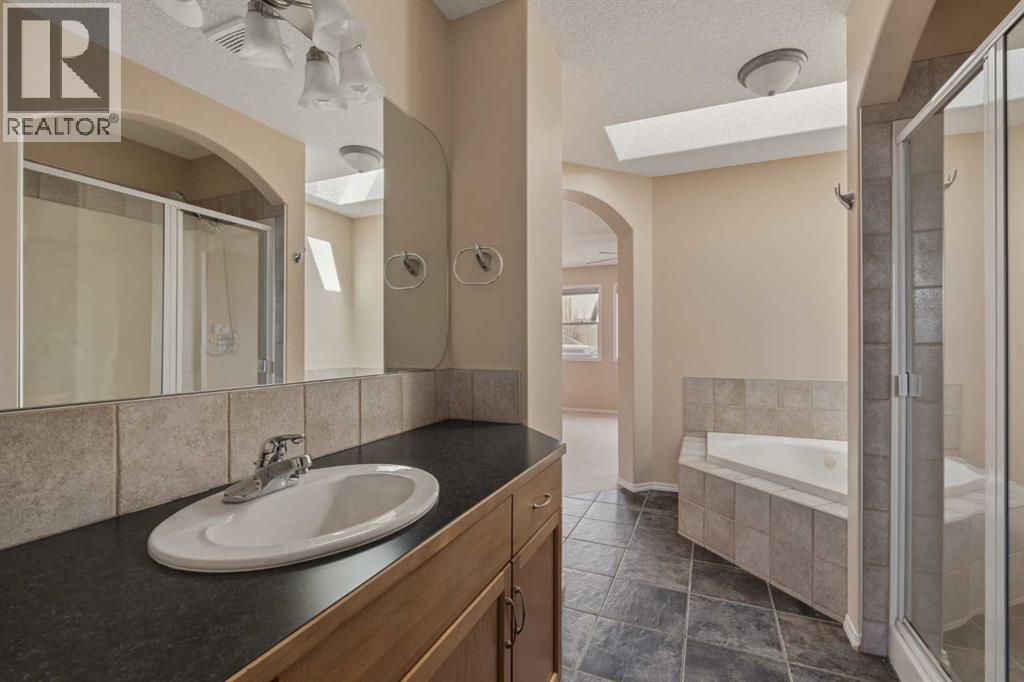 11 Valley Crest Rise NW, Calgary, Alberta  T3B 5W8 - Photo 33 - A2307013