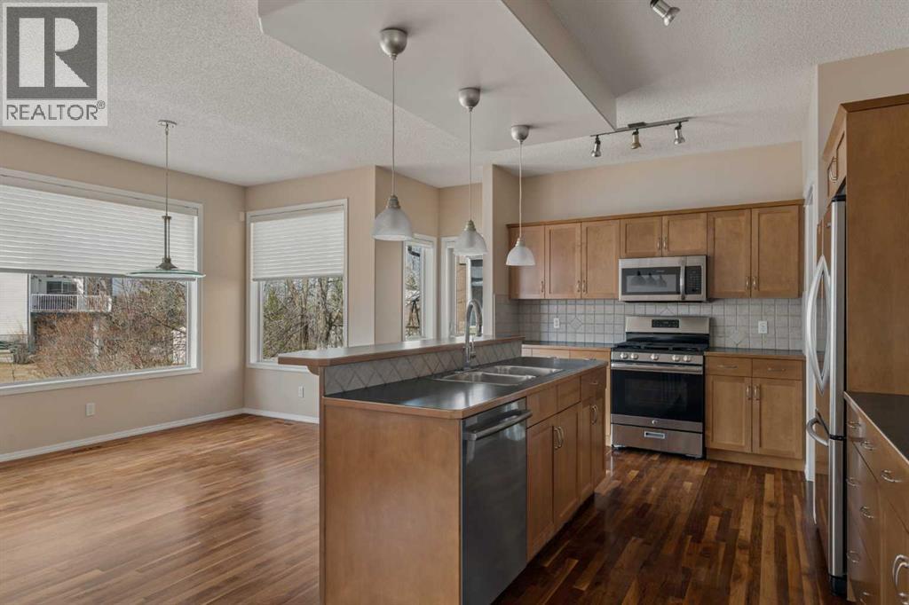 11 Valley Crest Rise NW, Calgary, Alberta  T3B 5W8 - Photo 12 - A2307013
