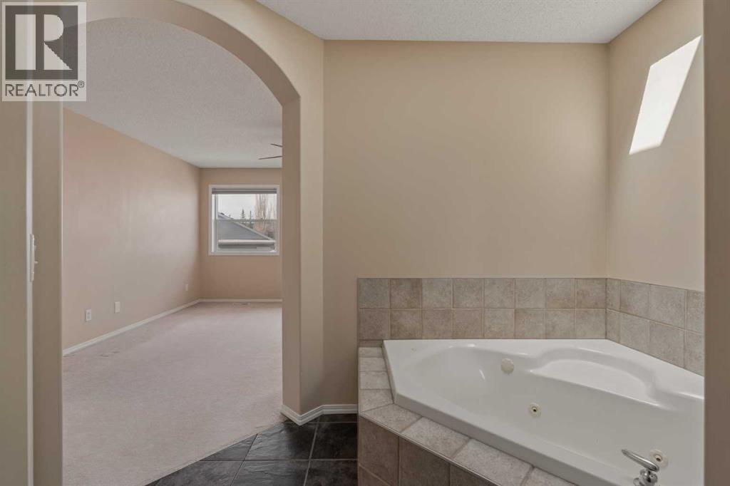 11 Valley Crest Rise NW, Calgary, Alberta  T3B 5W8 - Photo 34 - A2307013