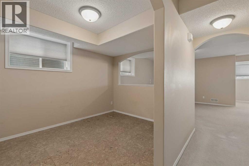 11 Valley Crest Rise NW, Calgary, Alberta  T3B 5W8 - Photo 35 - A2307013