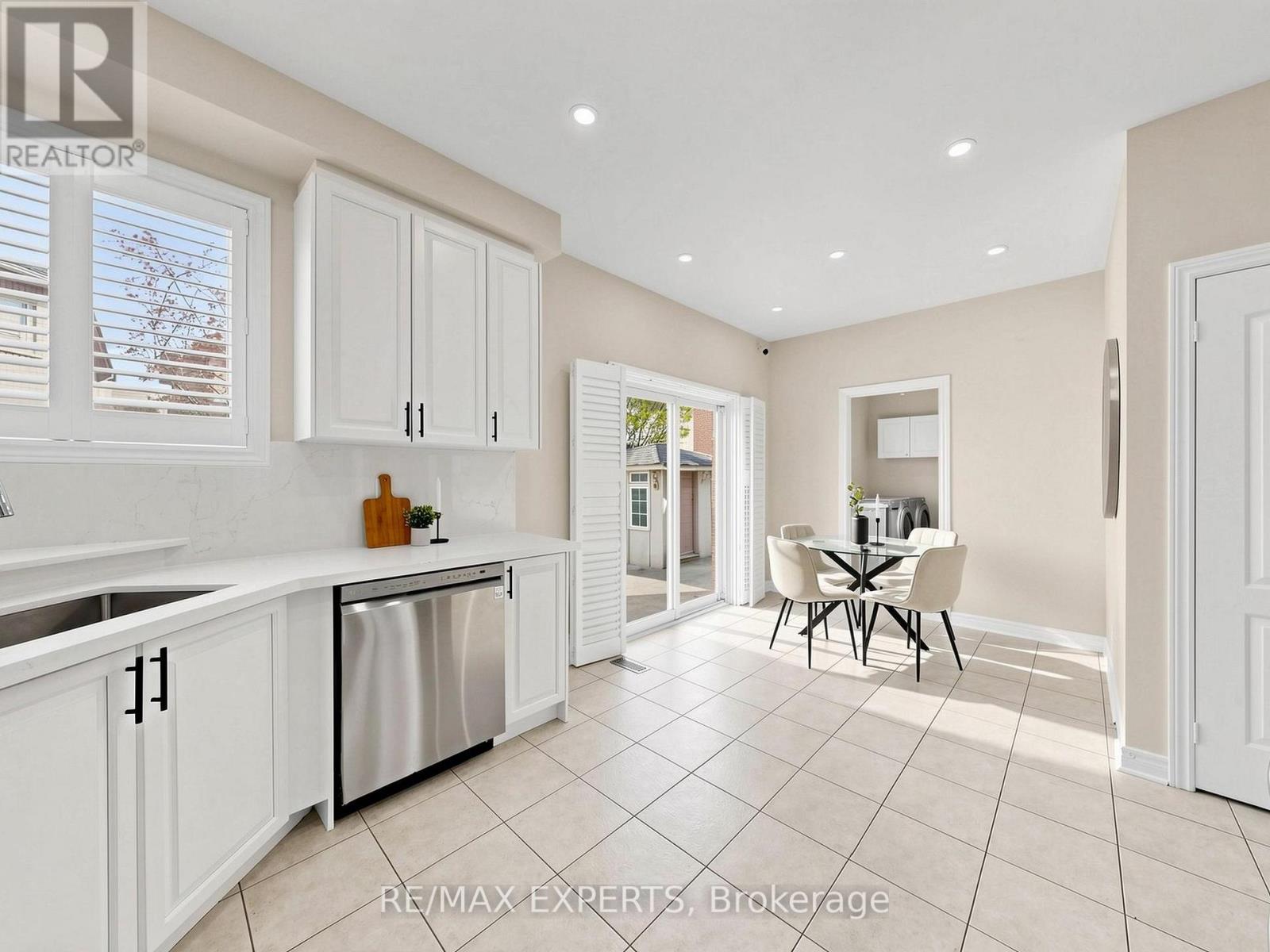 30 Johncrest Way, Vaughan, Ontario  L4H 2K6 - Photo 14 - N13069852