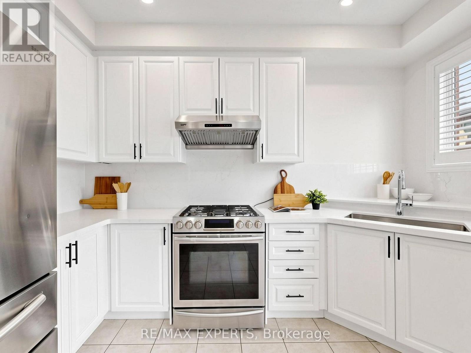 30 Johncrest Way, Vaughan, Ontario  L4H 2K6 - Photo 12 - N13069852
