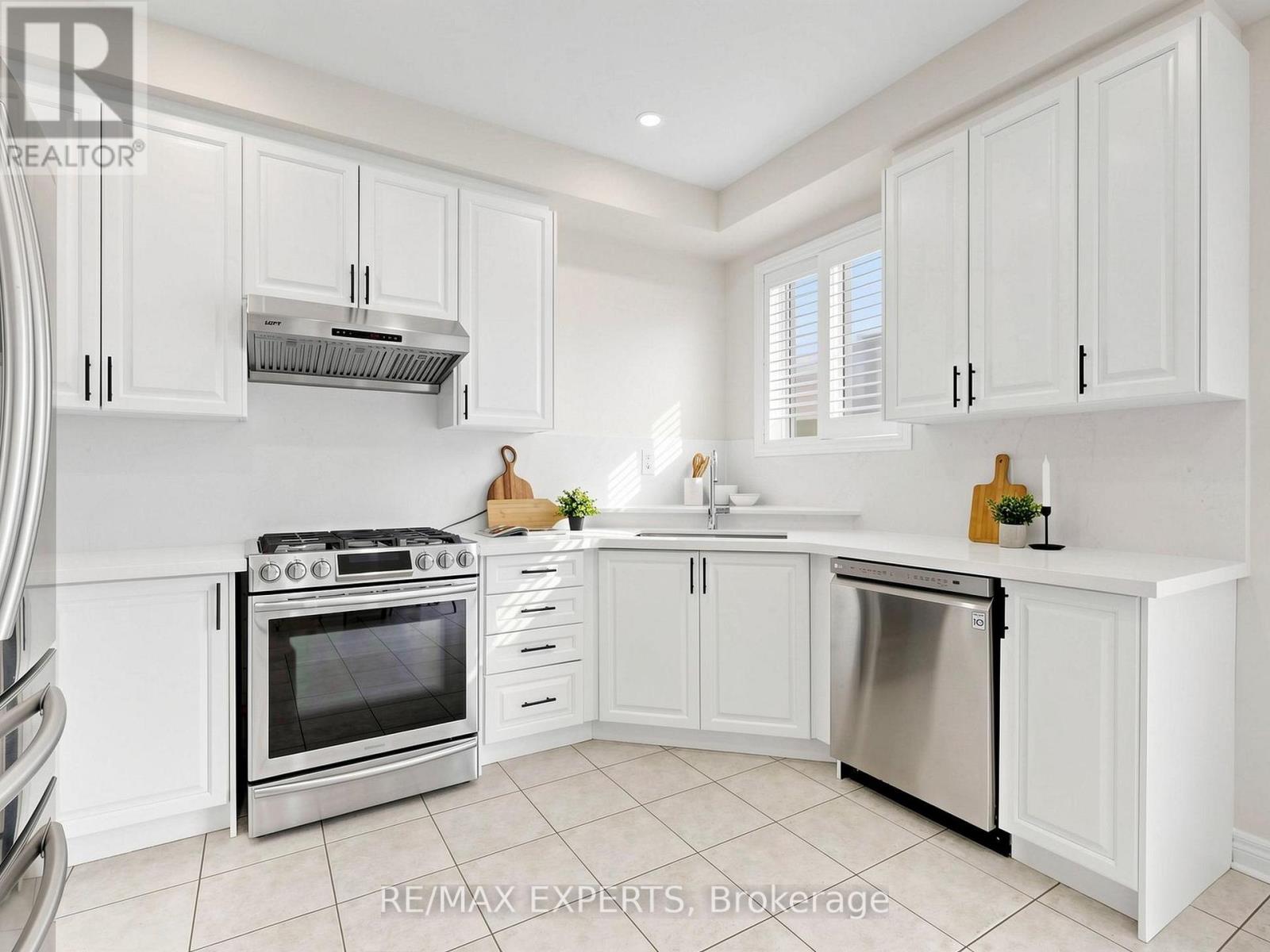 30 Johncrest Way, Vaughan, Ontario  L4H 2K6 - Photo 11 - N13069852
