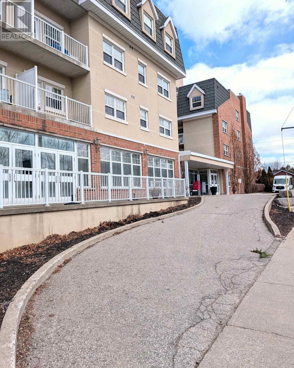 425 - 240 Chapel Street, Cobourg, Ontario  K9A 0E3 - Photo 2 - X12934160