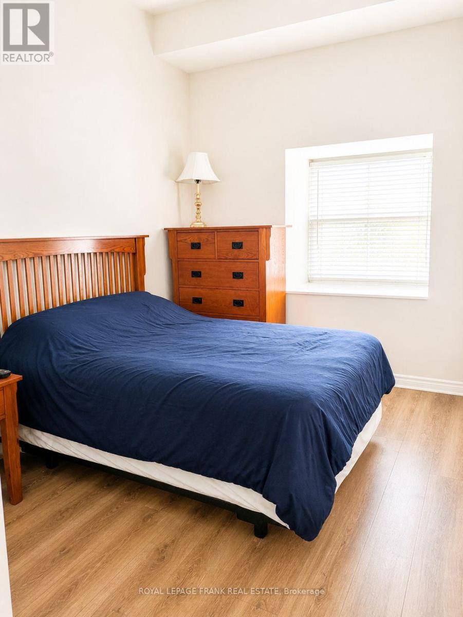 425 - 240 Chapel Street, Cobourg, Ontario  K9A 0E3 - Photo 6 - X12934160