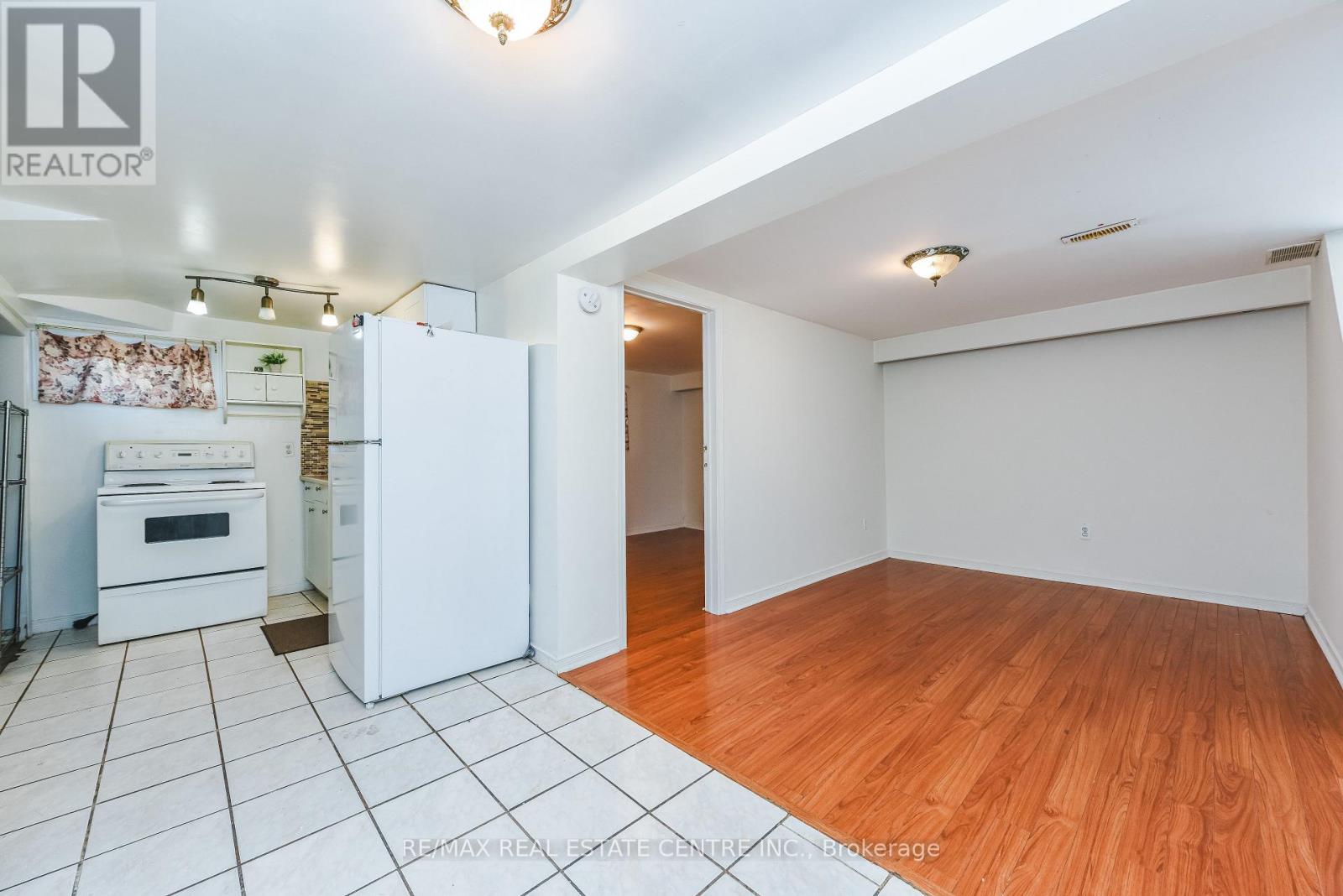 Lower - 45 Autumn Boulevard, Brampton, Ontario  L6T 2W1 - Photo 6 - W12881870