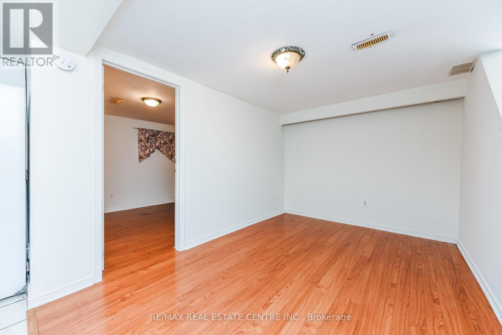 Lower - 45 Autumn Boulevard, Brampton, Ontario  L6T 2W1 - Photo 7 - W12881870