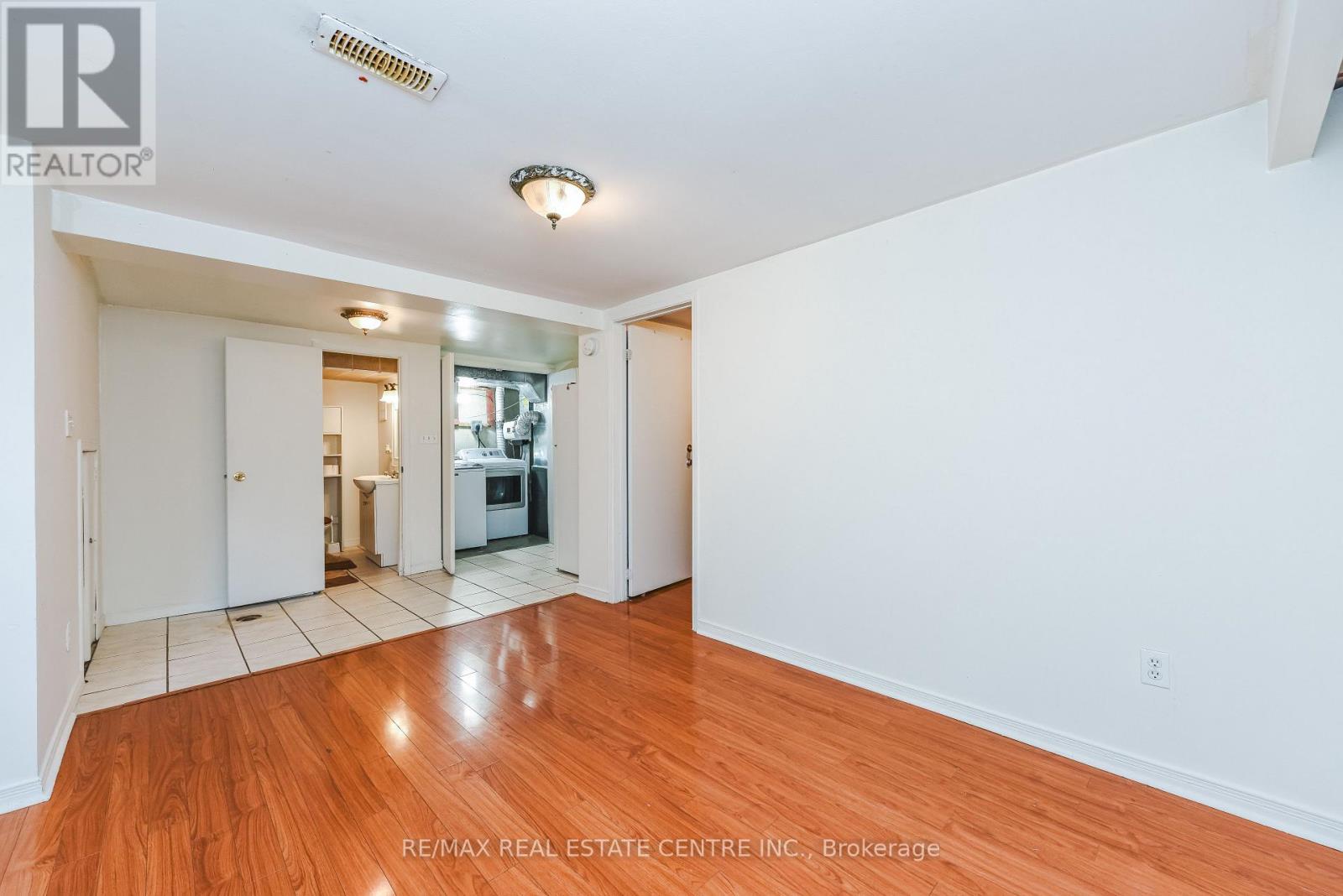 Lower - 45 Autumn Boulevard, Brampton, Ontario  L6T 2W1 - Photo 9 - W12881870