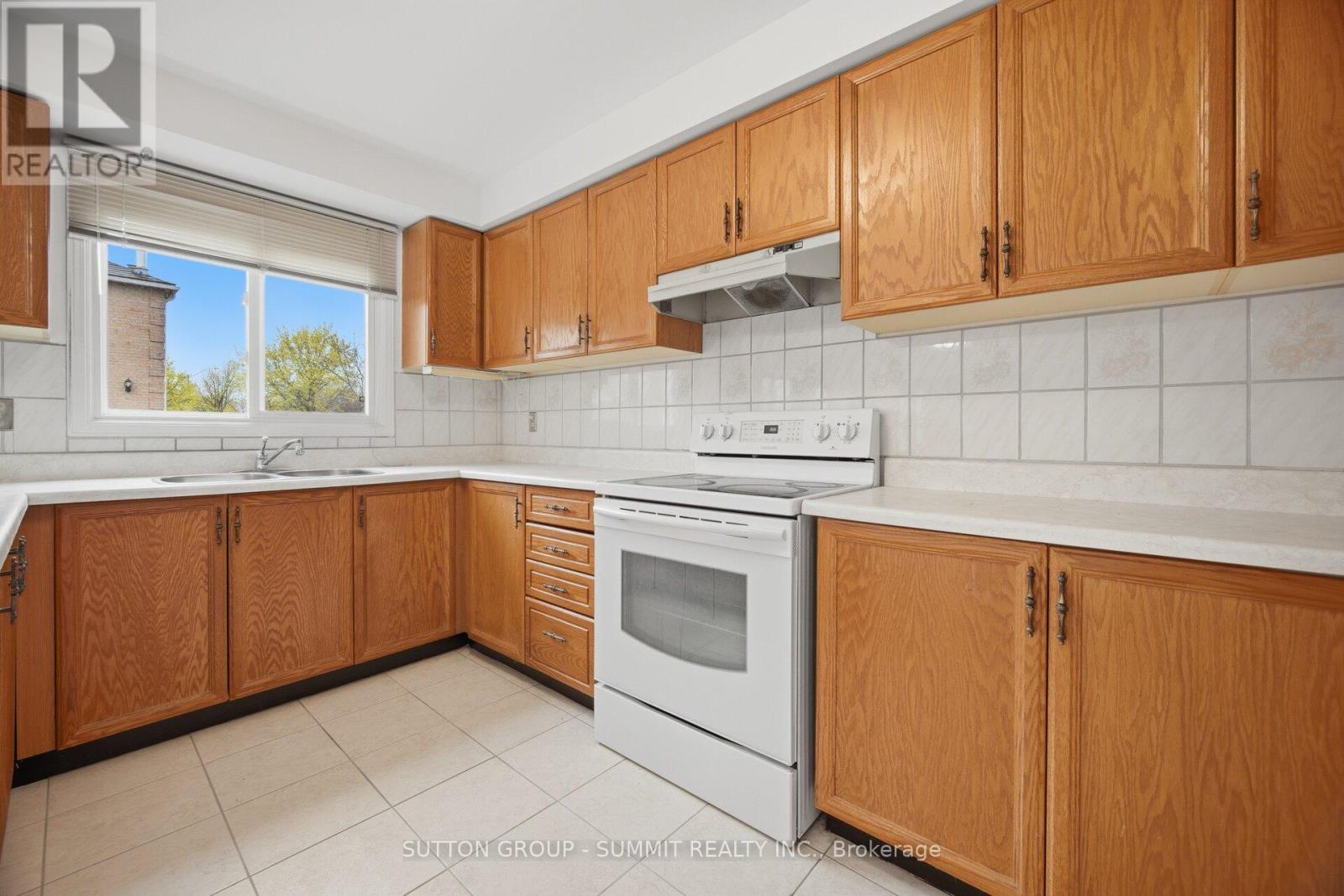 648 Esprit Crescent, Mississauga, Ontario  L5R 3B9 - Photo 7 - W13073140