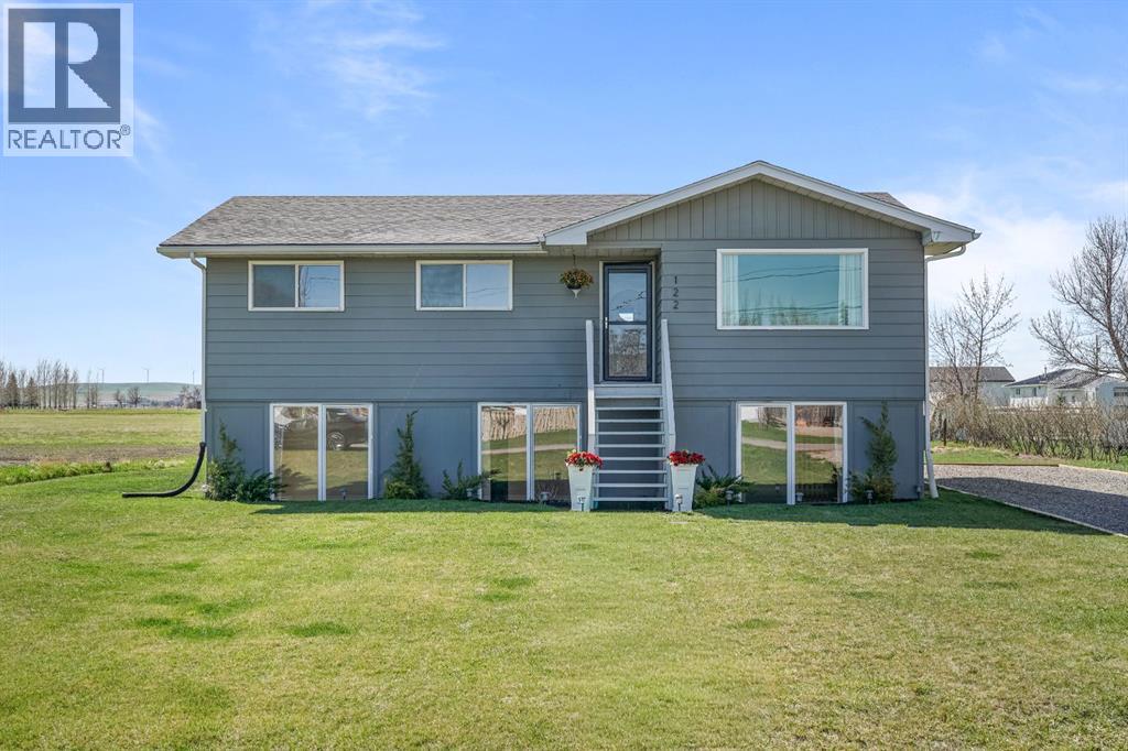 122 S 3 Street W, Magrath, Alberta  T0K 1J0 - Photo 2 - A2306369