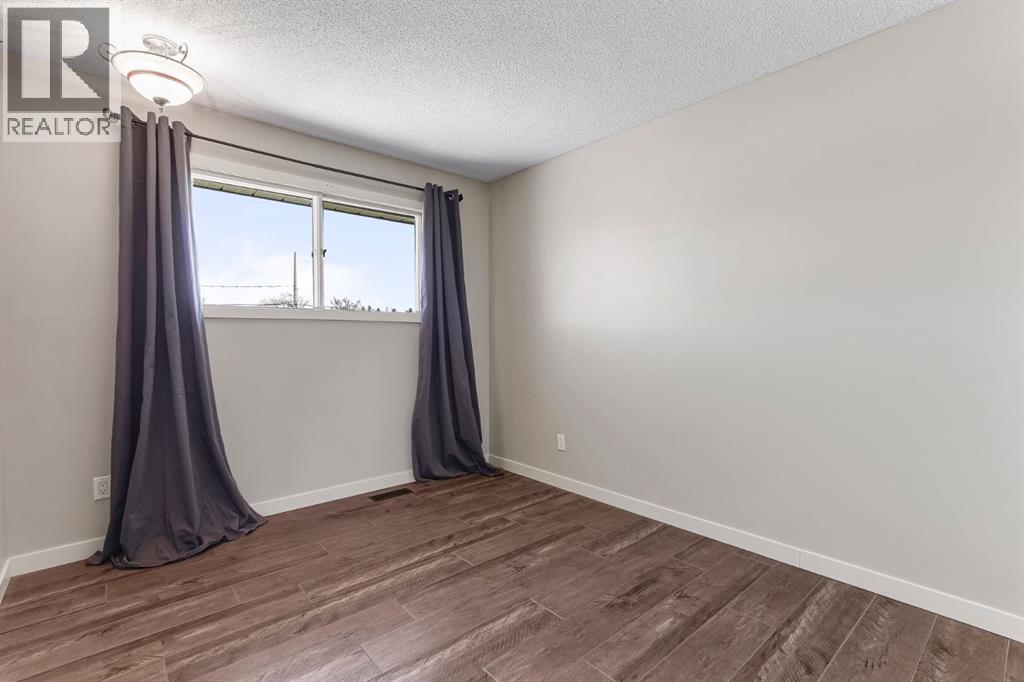 122 S 3 Street W, Magrath, Alberta  T0K 1J0 - Photo 7 - A2306369