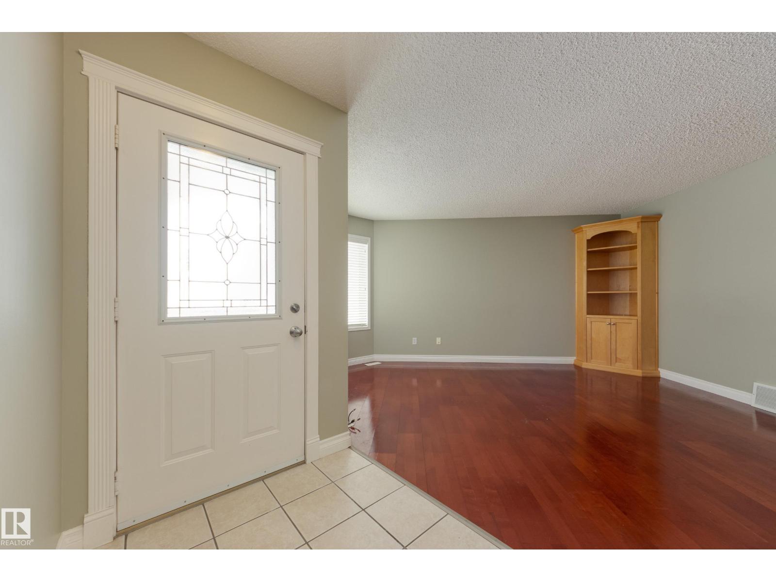 9916 178 Av NW, Edmonton, Alberta  T5X 5X2 - Photo 3 - E4475254