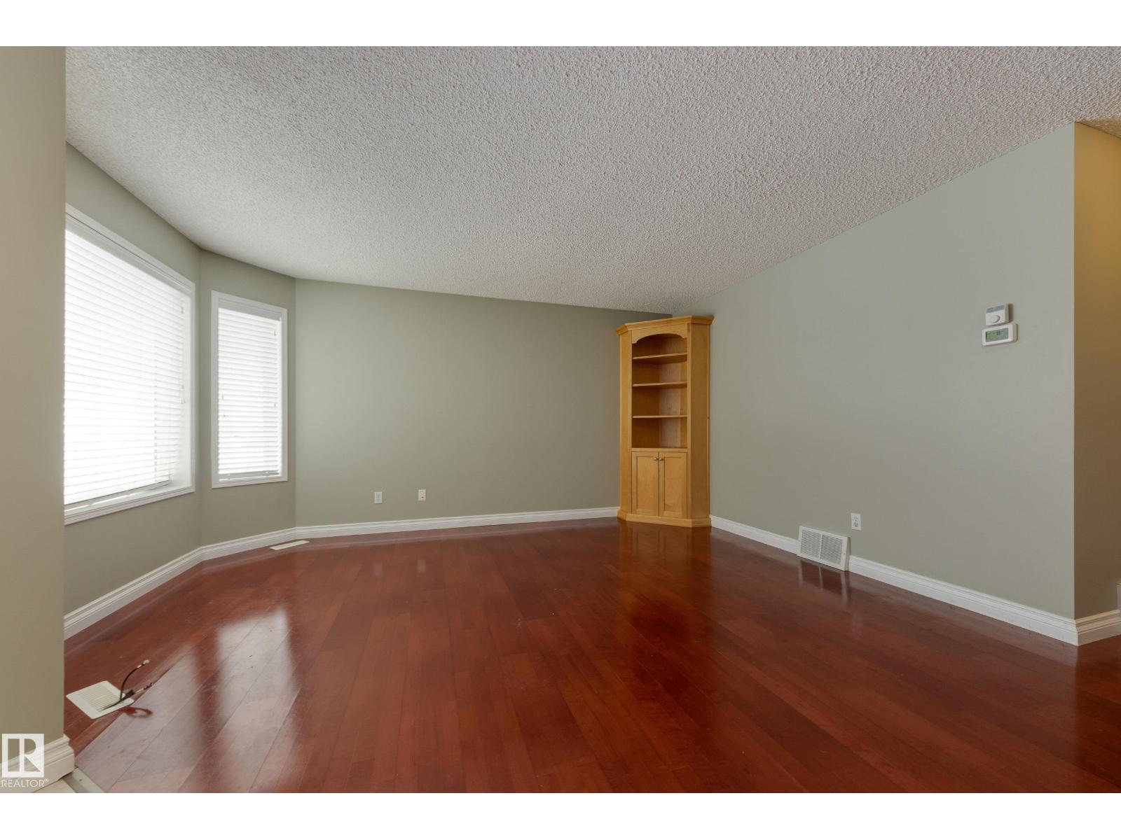 9916 178 Av NW, Edmonton, Alberta  T5X 5X2 - Photo 5 - E4475254