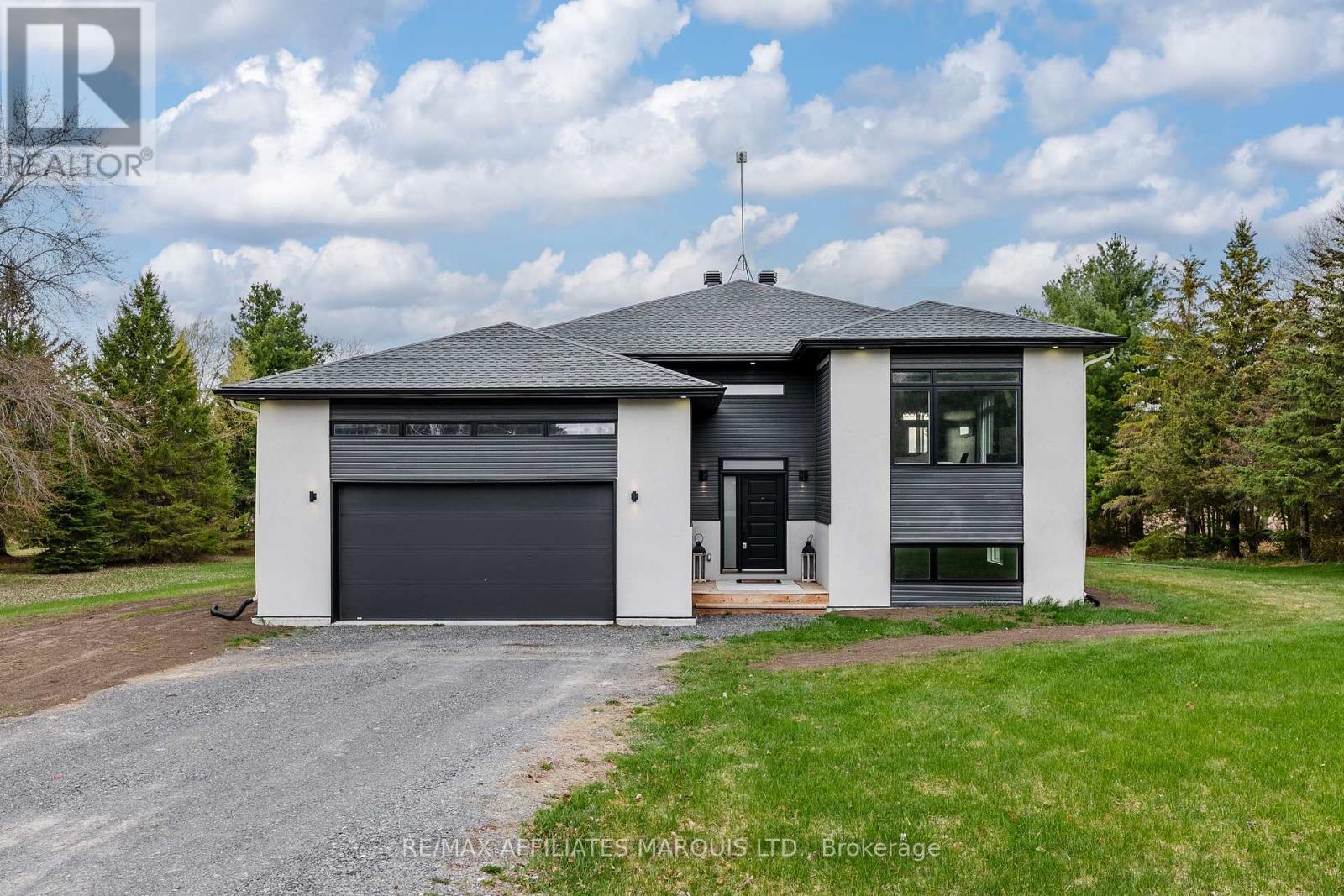 16939 Eighth Road, North Stormont, Ontario  K0C 1W0 - Photo 2 - X13074472