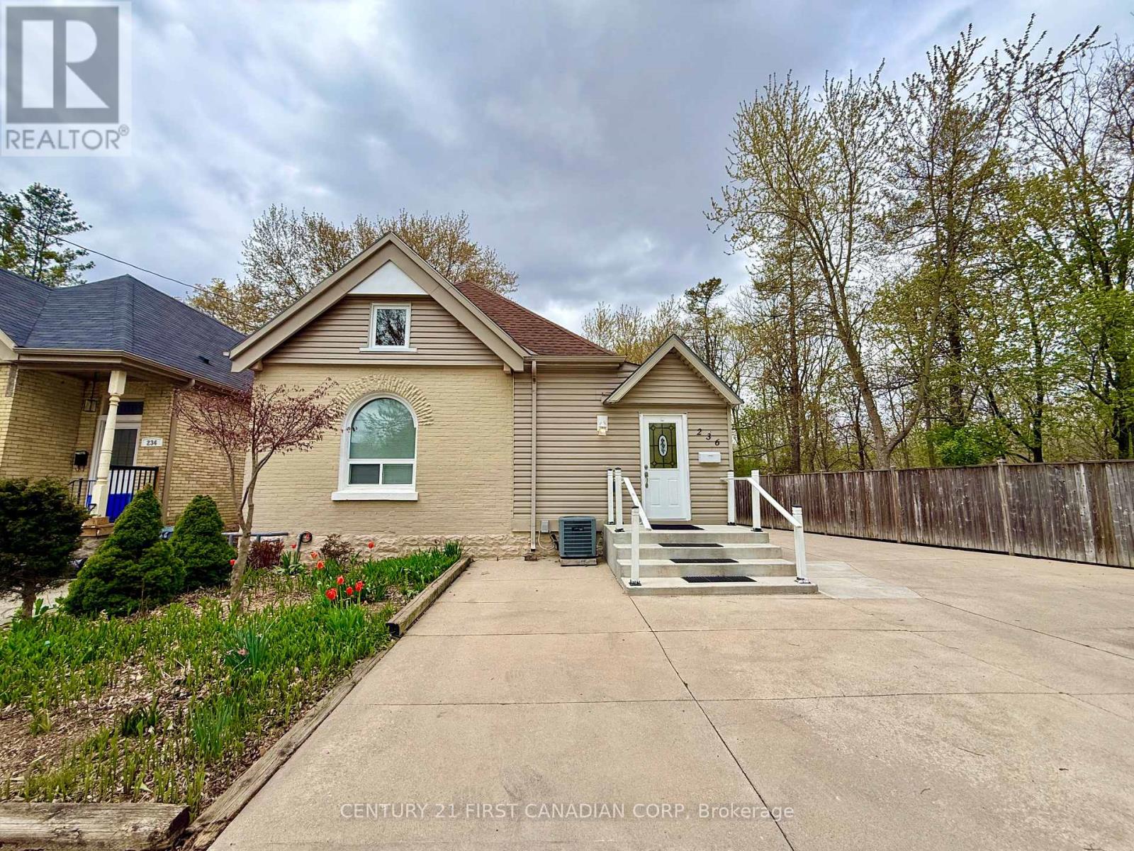 236 RAYMOND AVENUE, London East, Ontario