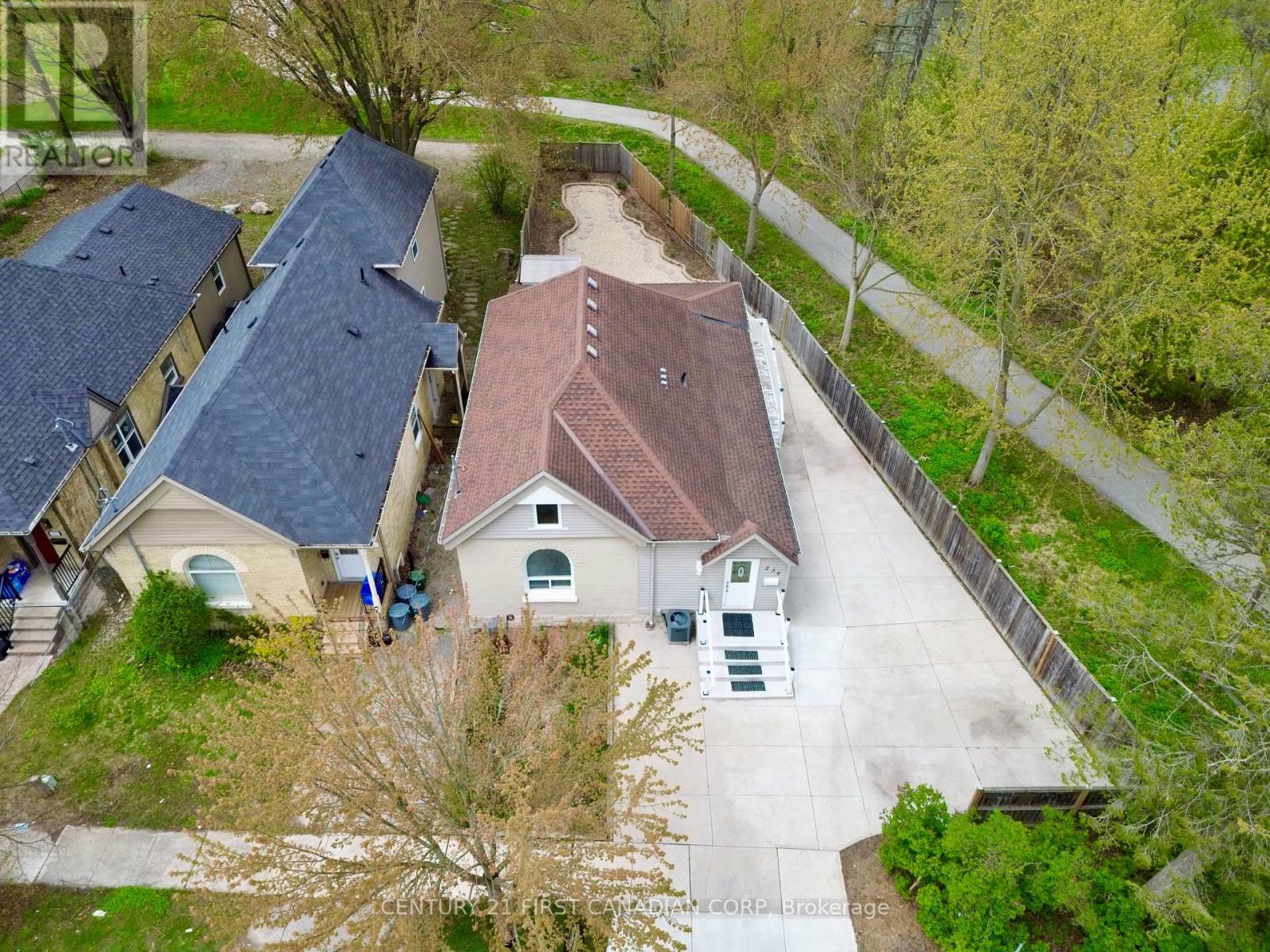 236 Raymond Avenue, London East, Ontario  N6A 2N1 - Photo 3 - X12876758