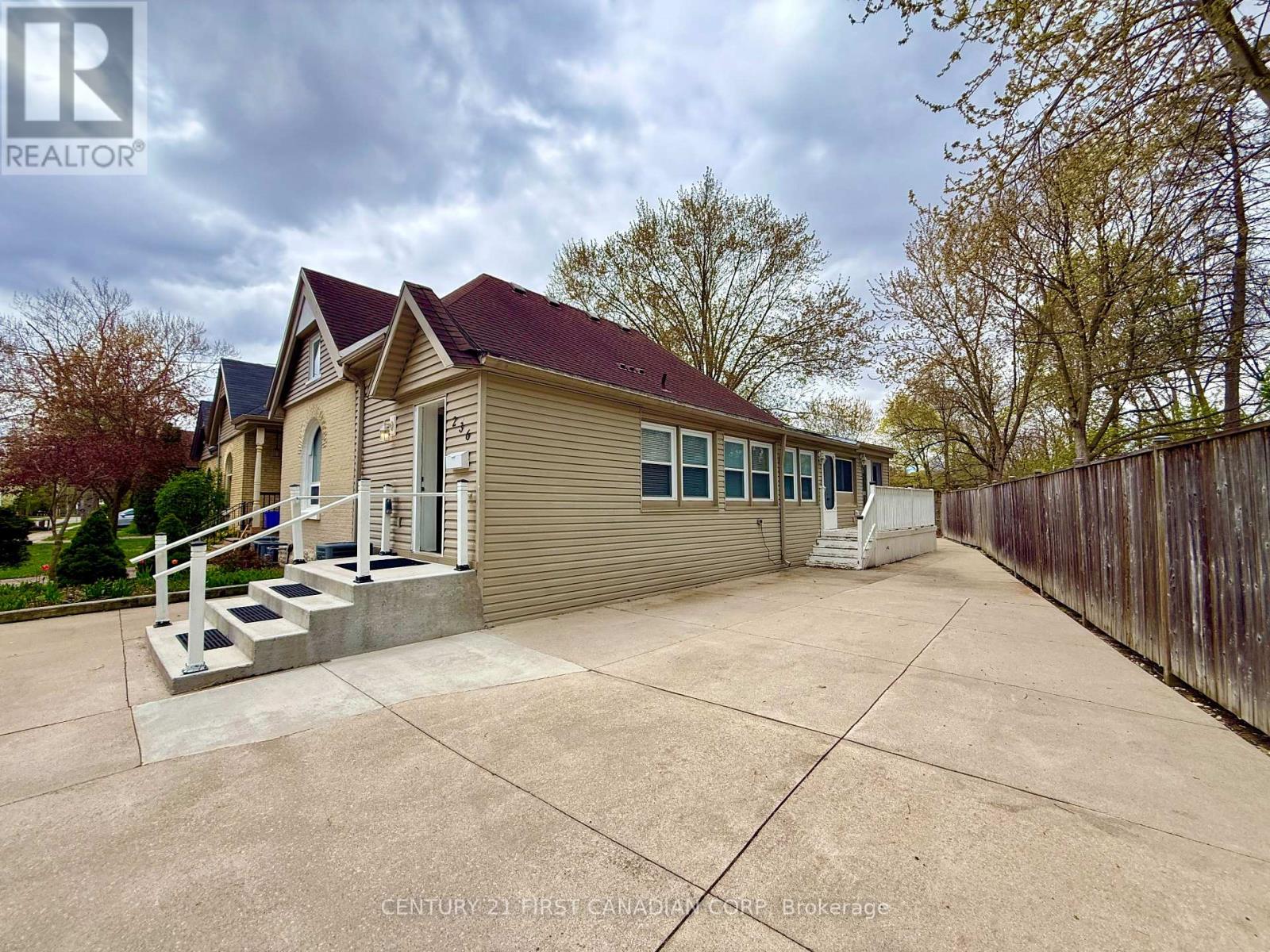 236 Raymond Avenue, London East, Ontario  N6A 2N1 - Photo 4 - X12876758