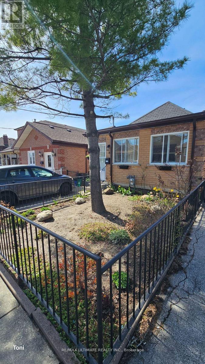 16 FAILSWORTH AVENUE, Toronto, Ontario