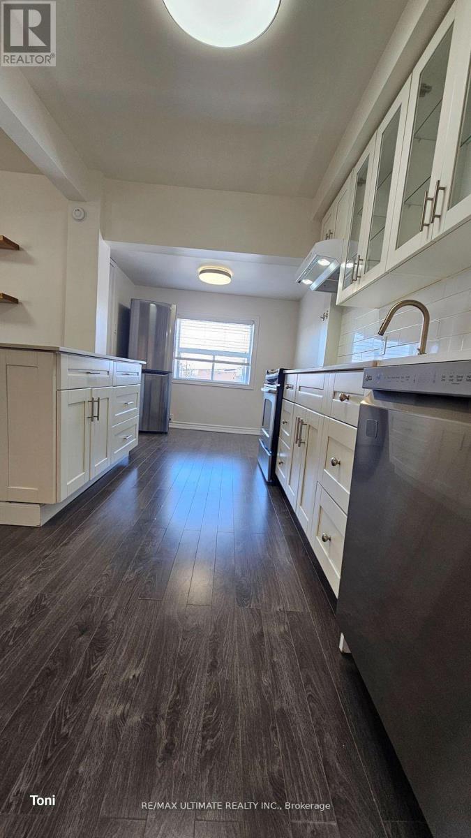 16 Failsworth Avenue, Toronto, Ontario  M6M 3J2 - Photo 10 - W13074404