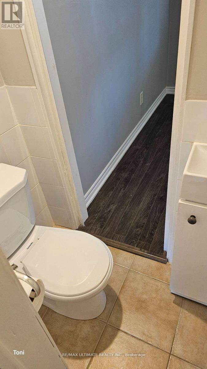16 Failsworth Avenue, Toronto, Ontario  M6M 3J2 - Photo 12 - W13074404