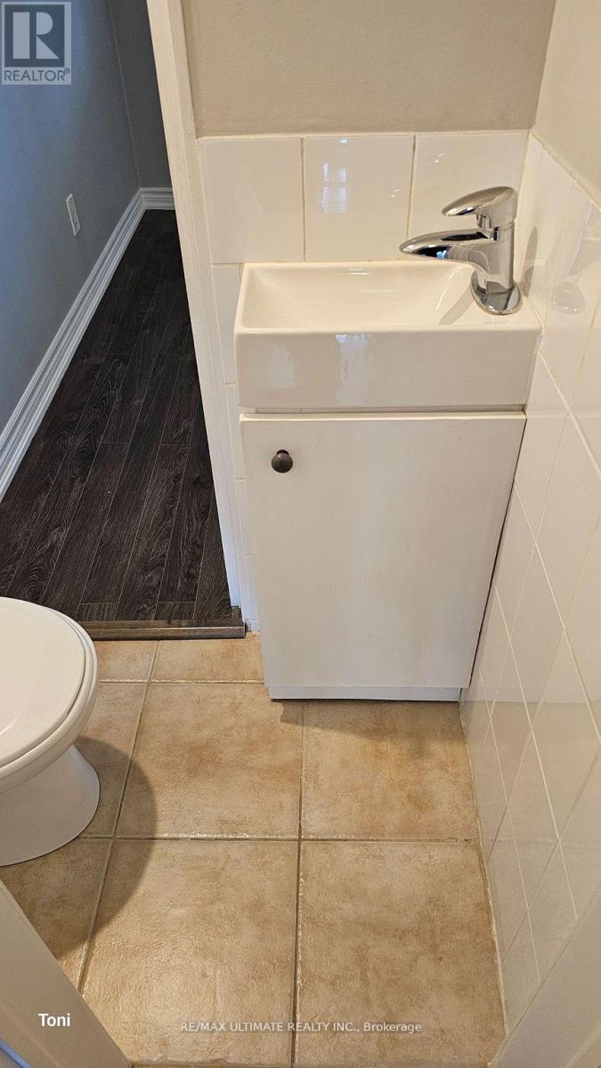 16 Failsworth Avenue, Toronto, Ontario  M6M 3J2 - Photo 13 - W13074404