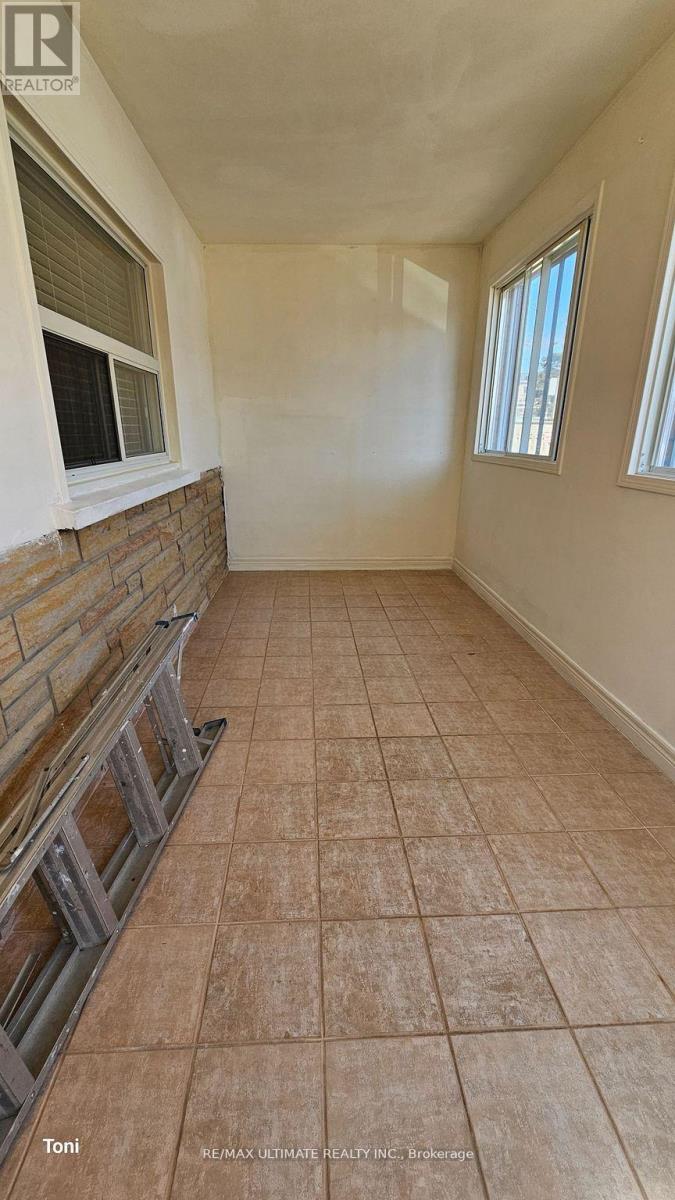 16 Failsworth Avenue, Toronto, Ontario  M6M 3J2 - Photo 15 - W13074404