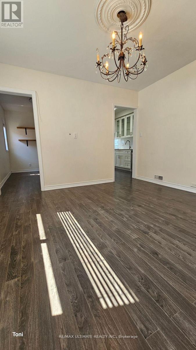 16 Failsworth Avenue, Toronto, Ontario  M6M 3J2 - Photo 4 - W13074404