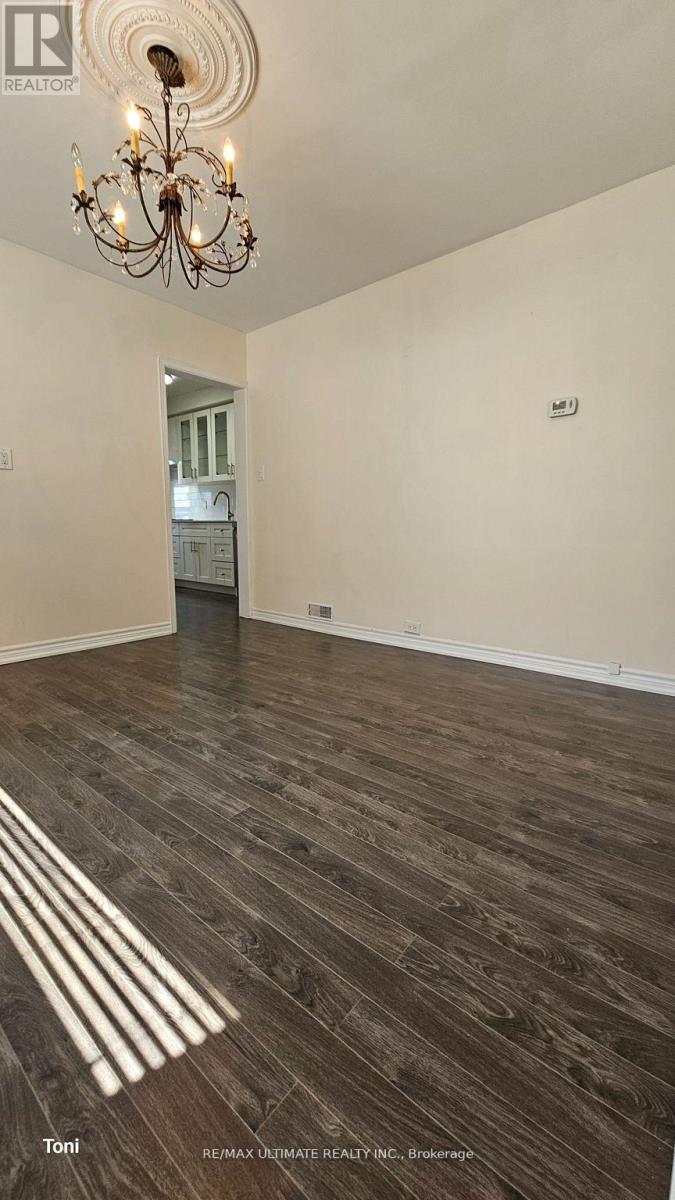 16 Failsworth Avenue, Toronto, Ontario  M6M 3J2 - Photo 5 - W13074404