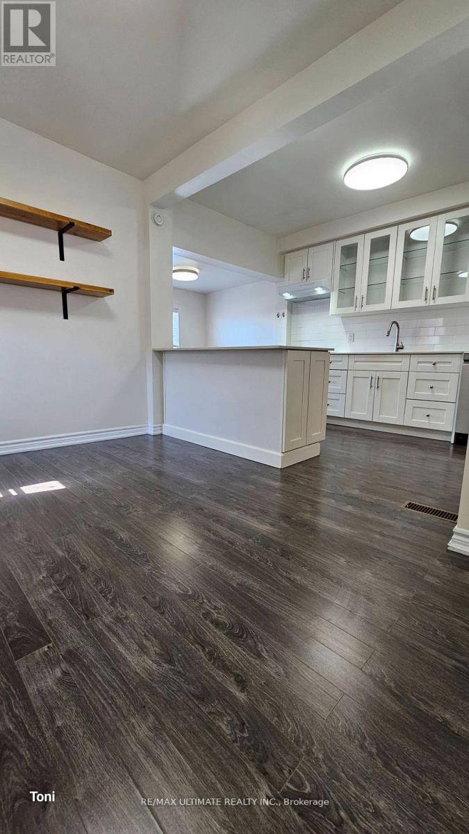 16 Failsworth Avenue, Toronto, Ontario  M6M 3J2 - Photo 6 - W13074404