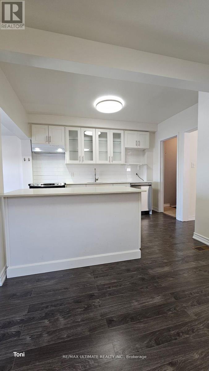 16 Failsworth Avenue, Toronto, Ontario  M6M 3J2 - Photo 8 - W13074404