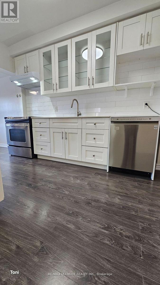 16 Failsworth Avenue, Toronto, Ontario  M6M 3J2 - Photo 9 - W13074404