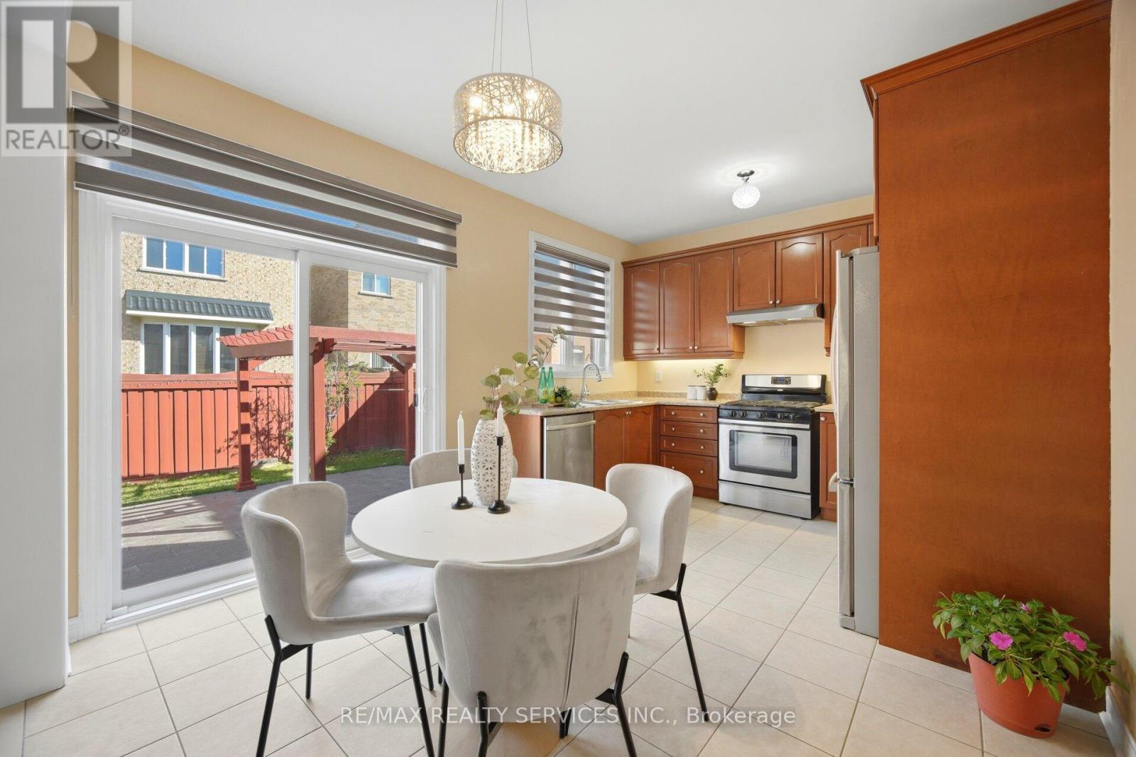 22 Everingham Circle, Brampton, Ontario  L6R 0R6 - Photo 14 - W13074406