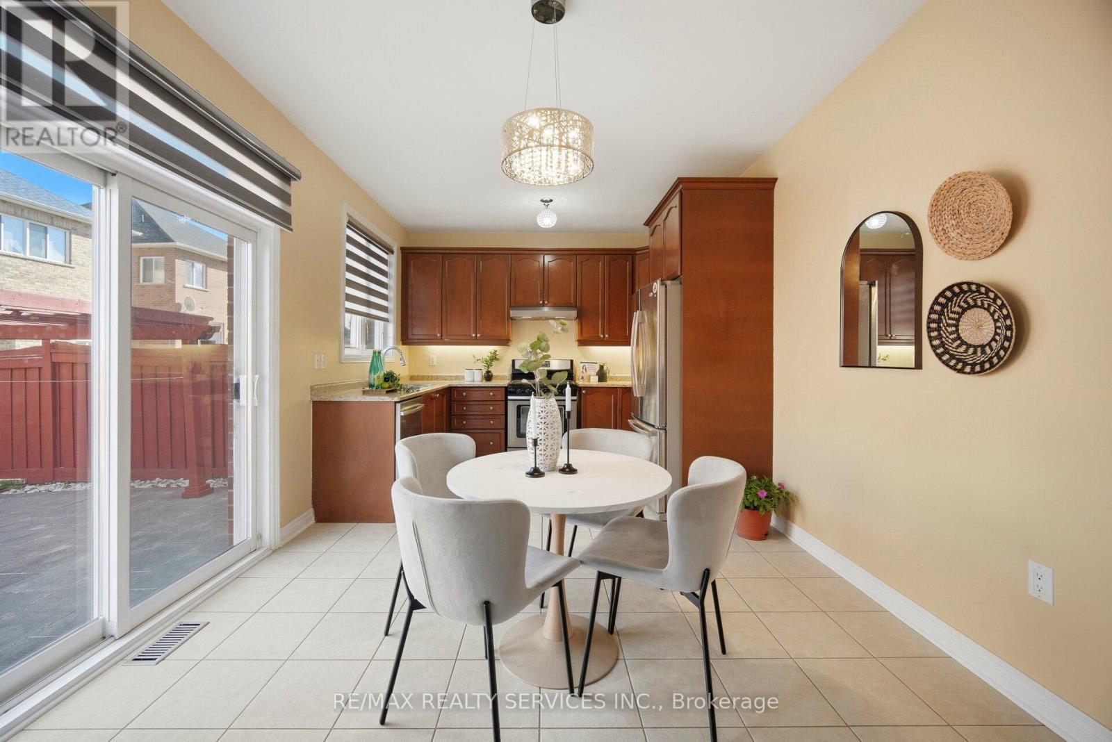 22 Everingham Circle, Brampton, Ontario  L6R 0R6 - Photo 15 - W13074406