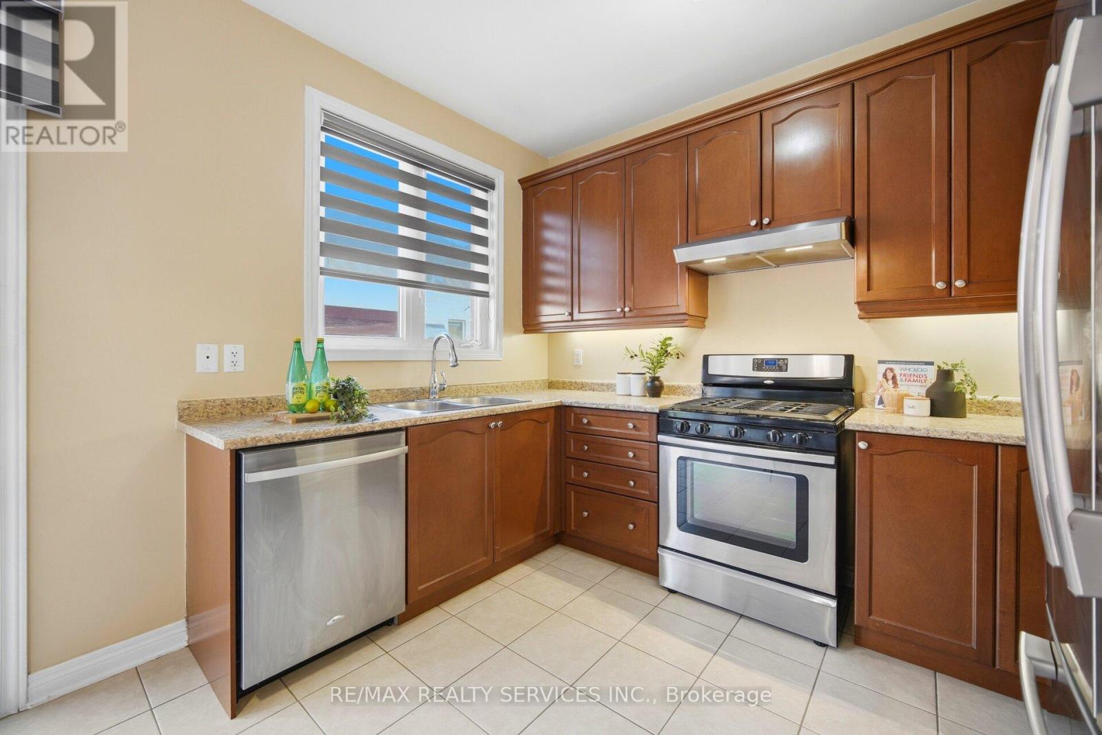 22 Everingham Circle, Brampton, Ontario  L6R 0R6 - Photo 16 - W13074406