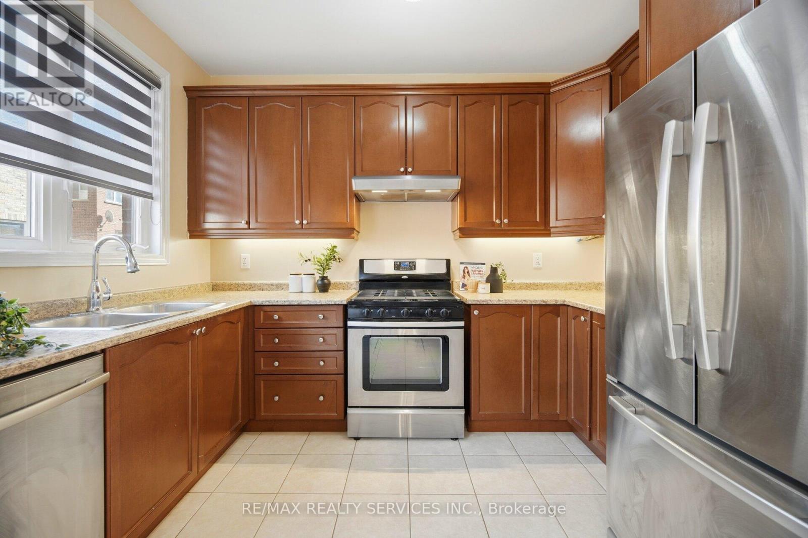 22 Everingham Circle, Brampton, Ontario  L6R 0R6 - Photo 17 - W13074406