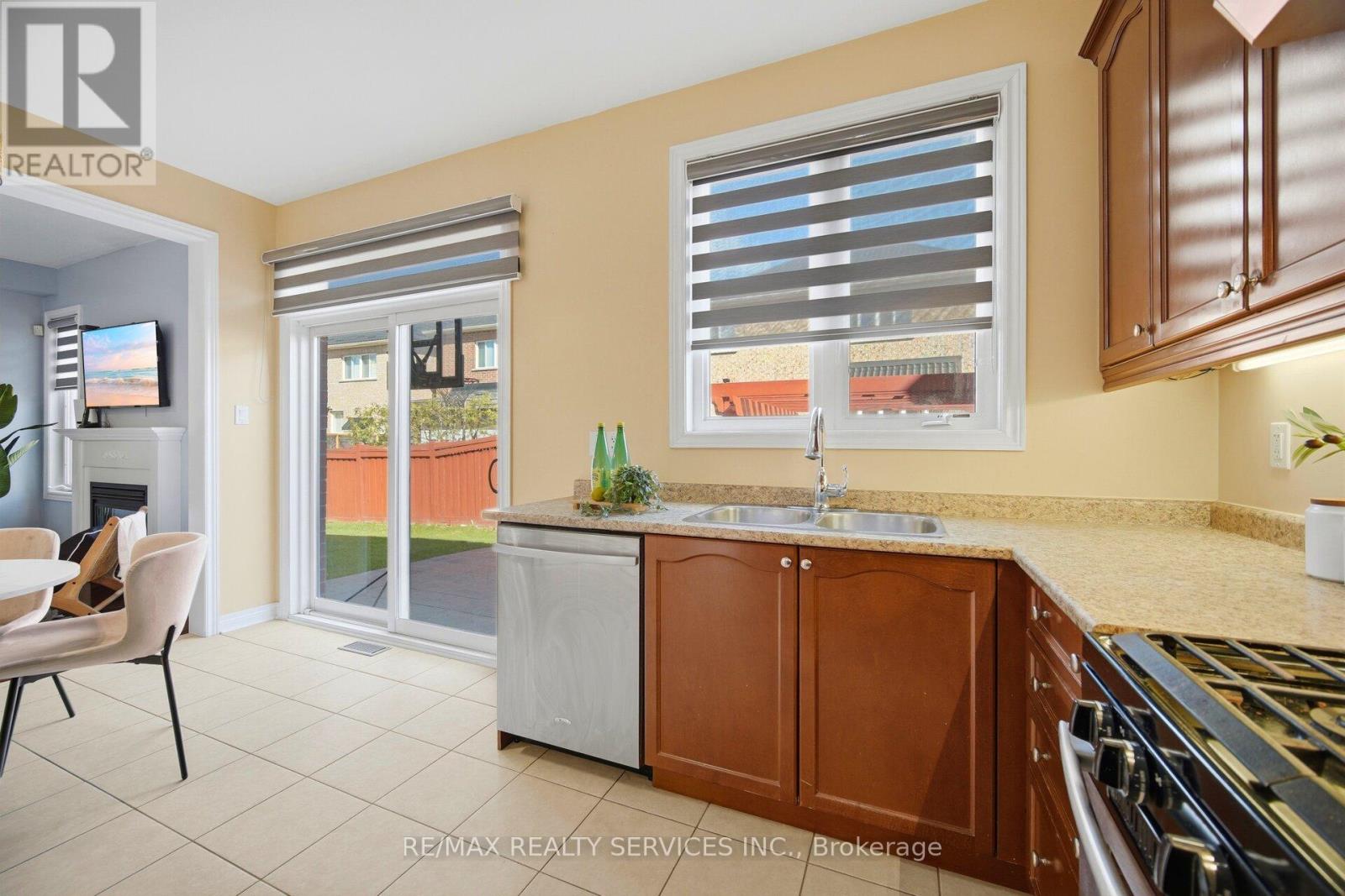 22 Everingham Circle, Brampton, Ontario  L6R 0R6 - Photo 19 - W13074406
