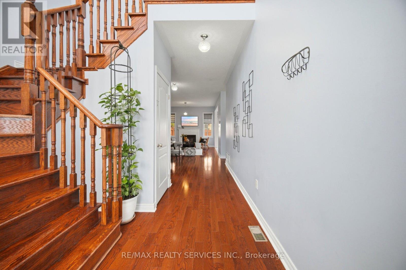 22 Everingham Circle, Brampton, Ontario  L6R 0R6 - Photo 6 - W13074406
