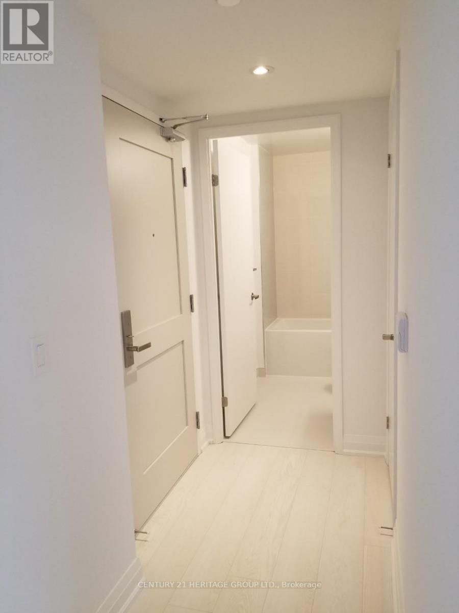 739 - 26 Gibbs Road, Toronto, Ontario  M9B 0E3 - Photo 4 - W13074468