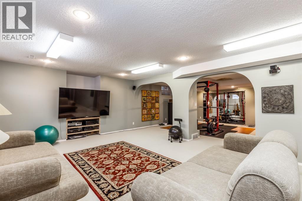 63 Edgeridge Court NW, Calgary, Alberta  T3A 6K5 - Photo 38 - A2283316
