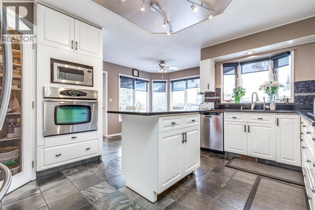 63 Edgeridge Court NW, Calgary, Alberta  T3A 6K5 - Photo 11 - A2283316
