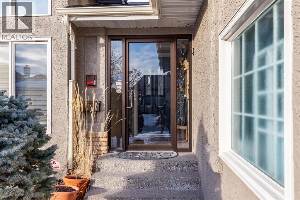 63 Edgeridge Court NW, Calgary, Alberta  T3A 6K5 - Photo 3 - A2283316